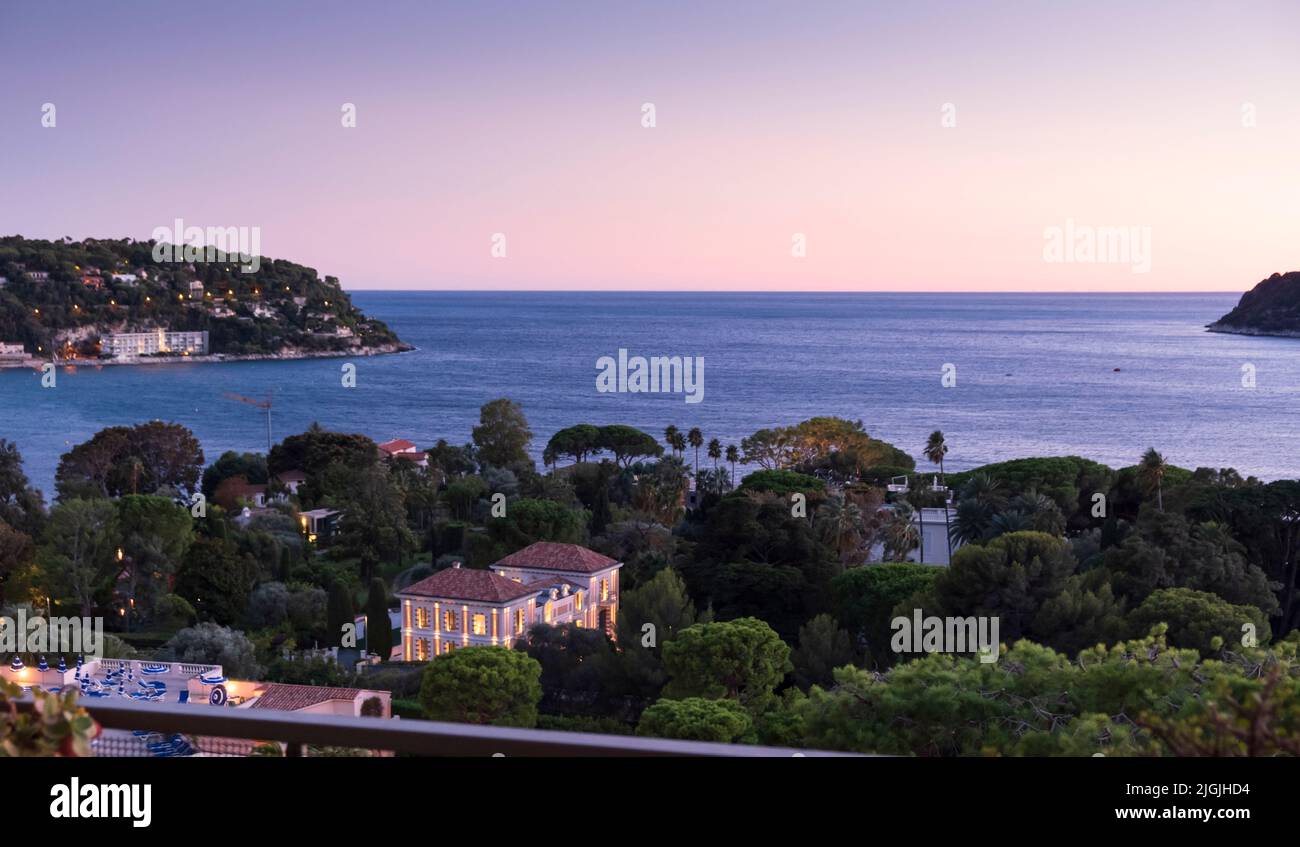 Villa Nellcote und Hafen mit Blick auf saint-jean-Cap-ferrat, Villafranche-sur-Mer , Cote d'Azur, Frankreich Stockfoto