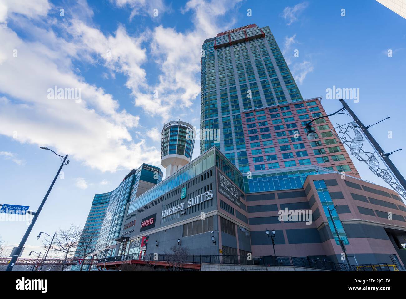 Niagara Falls, Ontario, Kanada - Dezember 19 2021 : Embassy Suites by Hilton Niagara Falls Fallsview. Stockfoto