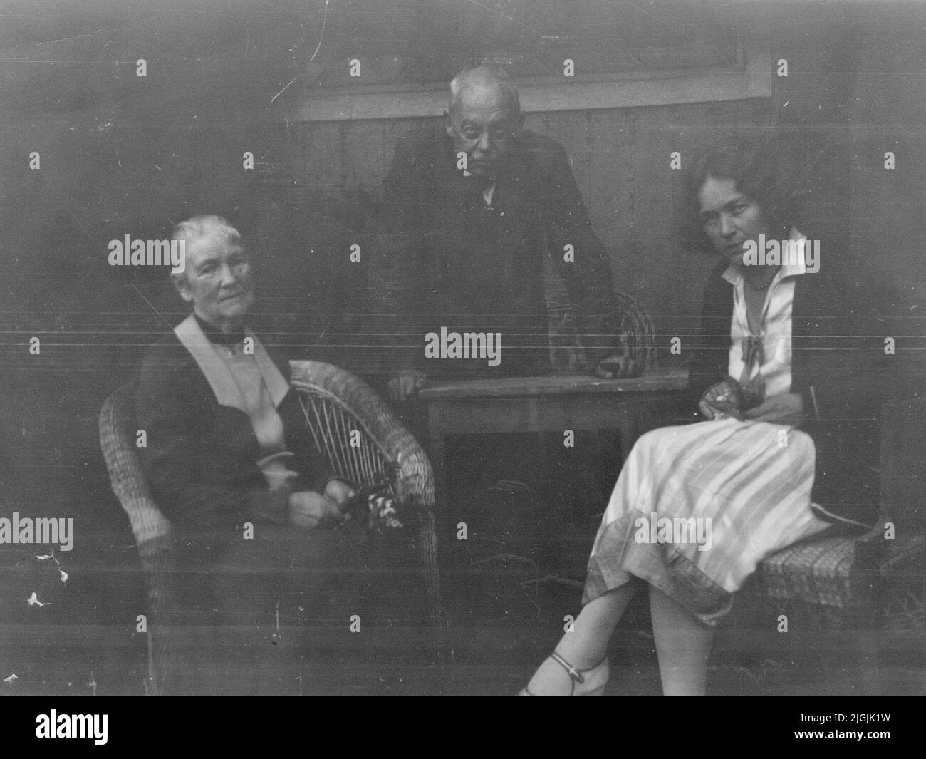 Weiblich ein jährlicher Tag für Västeråkra 28/6 1932. Alma Söderström, Hugo Wachtmeister und Tochter Signe G. Egerström. Stockfoto