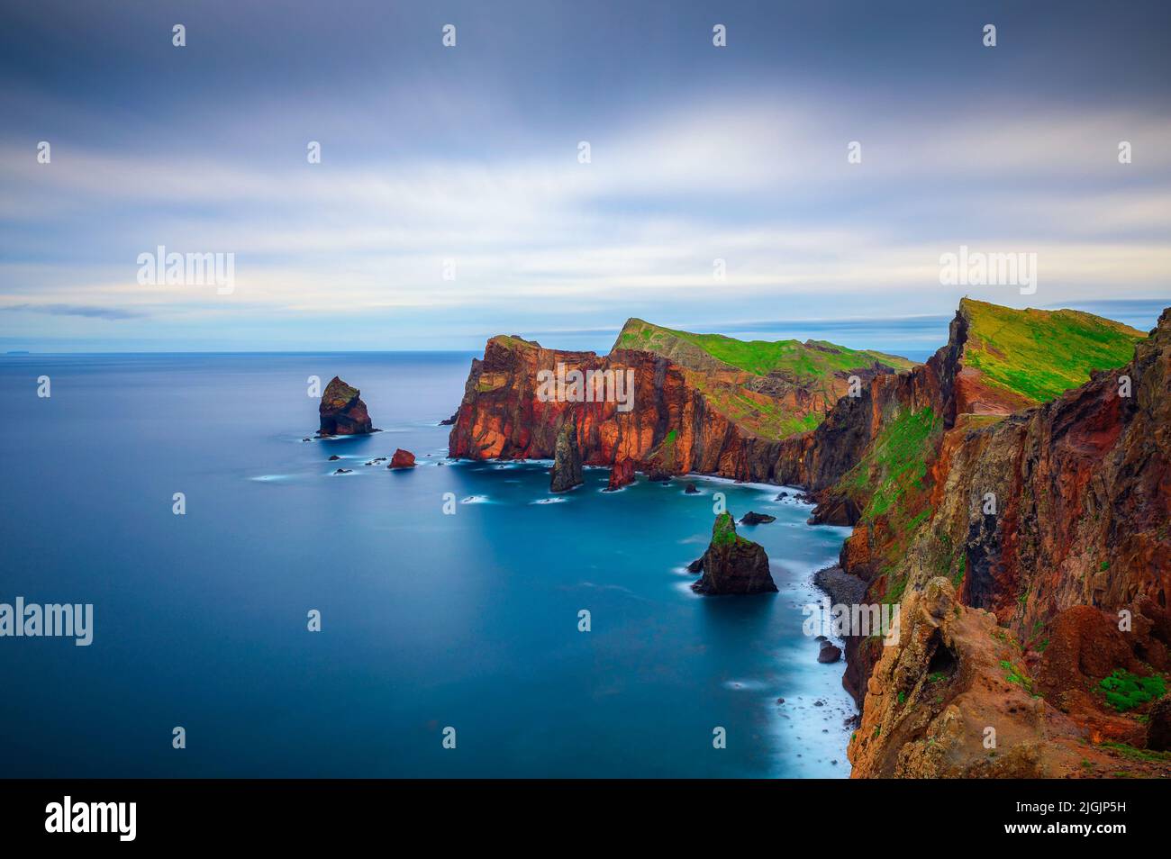 Bunte Klippen der Halbinsel Ponta de Sao Lourenco, Madeira, Portugal Stockfoto