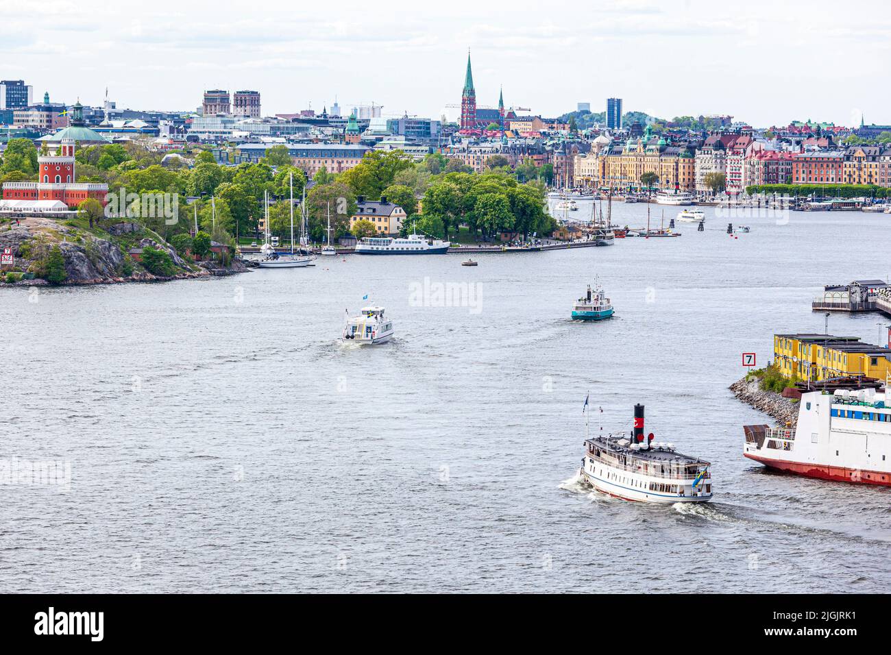 Das Touristenboot MS Ostana I (Baujahr 1906) umrundet die Insel Djurgården im Stockholmer Archipel und nähert sich Stockholm, Schweden Stockfoto