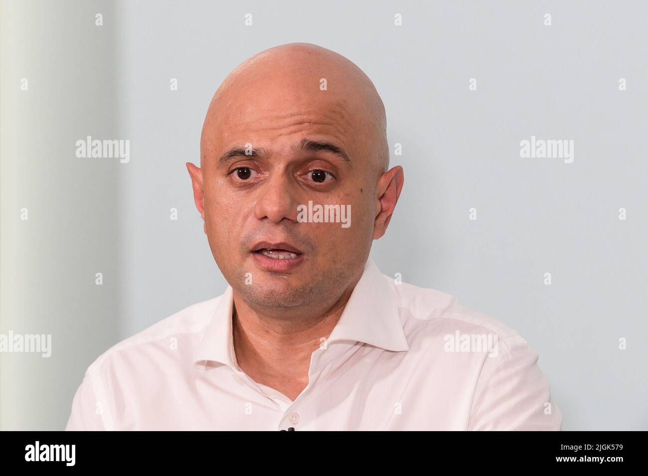 London, Großbritannien. 11.. Juli 2022. Der hoffnungsvolle Abgeordnete der konservativen Parteiführung Sajid Javid spricht während des Startes seiner Kampagne in Westminster. Der detaillierte Zeitplan für den Wettbewerb, um Boris Johnsons Nachfolger nach seinem Rücktritt als Vorsitzender der Konservativen Partei zu finden, wird nach der Wahl eines neuen Ausschussvorsitzenden des 1922 am Montagabend festgelegt. Quelle: Wiktor Szymanowicz/Alamy Live News Stockfoto