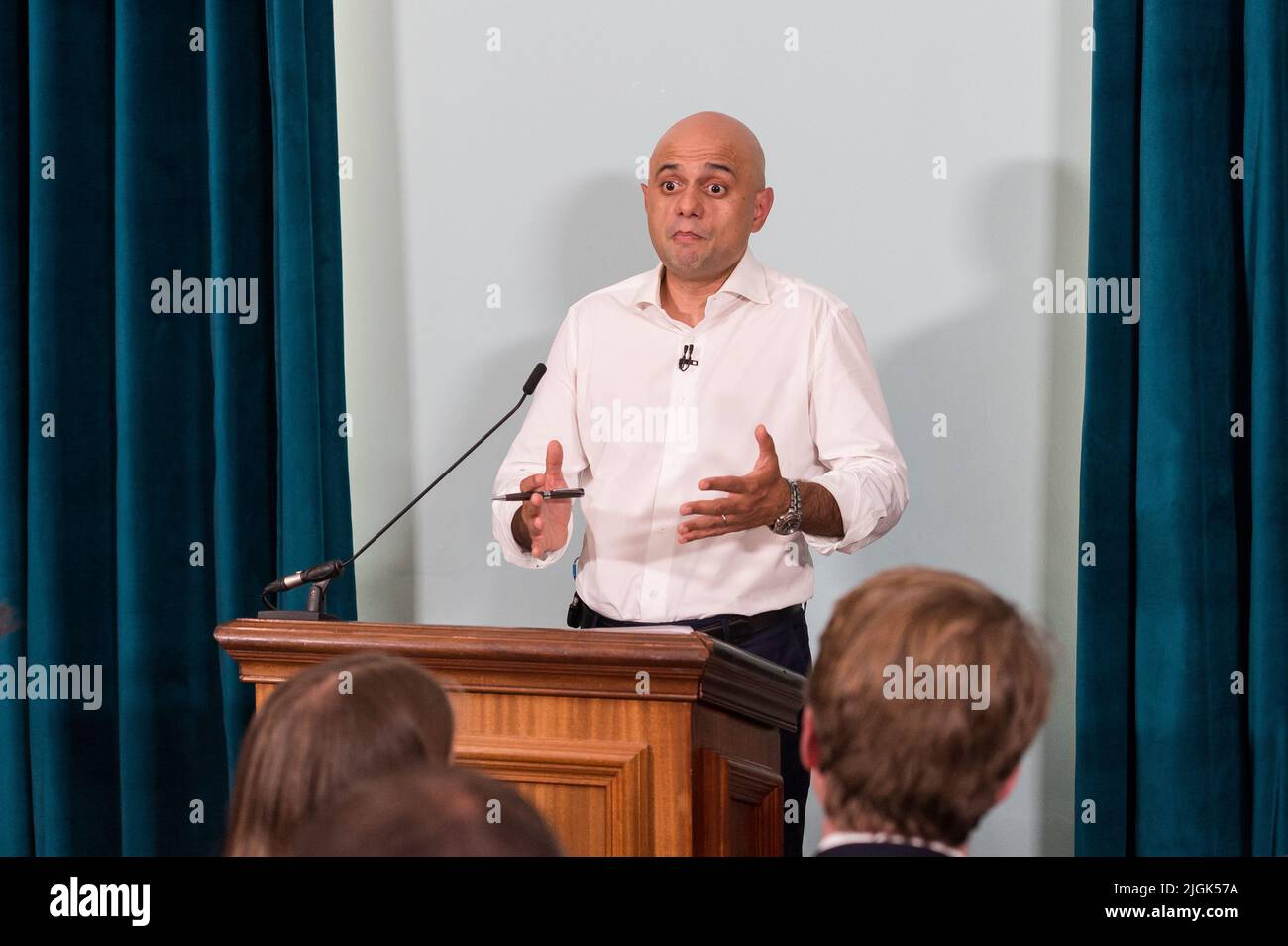 London, Großbritannien. 11.. Juli 2022. Der hoffnungsvolle Abgeordnete der konservativen Parteiführung Sajid Javid spricht während des Startes seiner Kampagne in Westminster. Der detaillierte Zeitplan für den Wettbewerb, um Boris Johnsons Nachfolger nach seinem Rücktritt als Vorsitzender der Konservativen Partei zu finden, wird nach der Wahl eines neuen Ausschussvorsitzenden des 1922 am Montagabend festgelegt. Quelle: Wiktor Szymanowicz/Alamy Live News Stockfoto