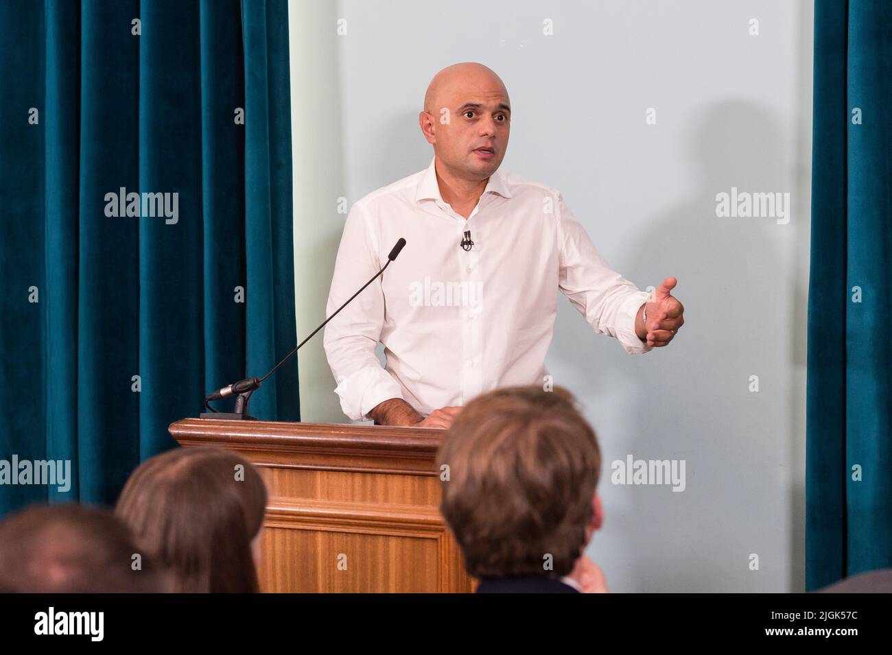 London, Großbritannien. 11.. Juli 2022. Der hoffnungsvolle Abgeordnete der konservativen Parteiführung Sajid Javid spricht während des Startes seiner Kampagne in Westminster. Der detaillierte Zeitplan für den Wettbewerb, um Boris Johnsons Nachfolger nach seinem Rücktritt als Vorsitzender der Konservativen Partei zu finden, wird nach der Wahl eines neuen Ausschussvorsitzenden des 1922 am Montagabend festgelegt. Quelle: Wiktor Szymanowicz/Alamy Live News Stockfoto