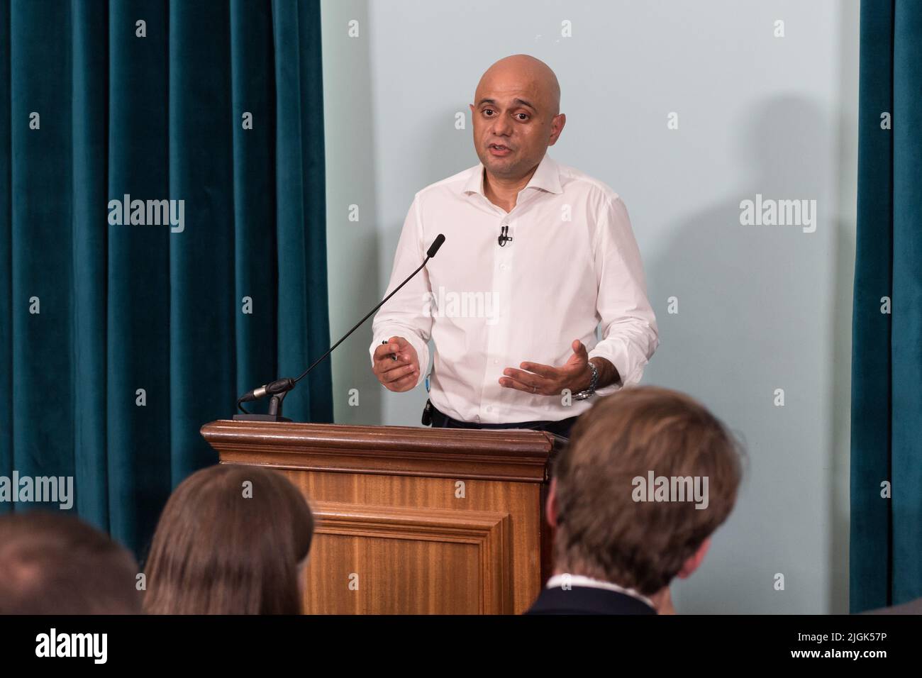 London, Großbritannien. 11.. Juli 2022. Der hoffnungsvolle Abgeordnete der konservativen Parteiführung Sajid Javid spricht während des Startes seiner Kampagne in Westminster. Der detaillierte Zeitplan für den Wettbewerb, um Boris Johnsons Nachfolger nach seinem Rücktritt als Vorsitzender der Konservativen Partei zu finden, wird nach der Wahl eines neuen Ausschussvorsitzenden des 1922 am Montagabend festgelegt. Quelle: Wiktor Szymanowicz/Alamy Live News Stockfoto