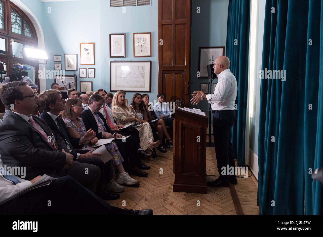 London, Großbritannien. 11.. Juli 2022. Der hoffnungsvolle Abgeordnete der konservativen Parteiführung Sajid Javid spricht während des Startes seiner Kampagne in Westminster. Der detaillierte Zeitplan für den Wettbewerb, um Boris Johnsons Nachfolger nach seinem Rücktritt als Vorsitzender der Konservativen Partei zu finden, wird nach der Wahl eines neuen Ausschussvorsitzenden des 1922 am Montagabend festgelegt. Quelle: Wiktor Szymanowicz/Alamy Live News Stockfoto