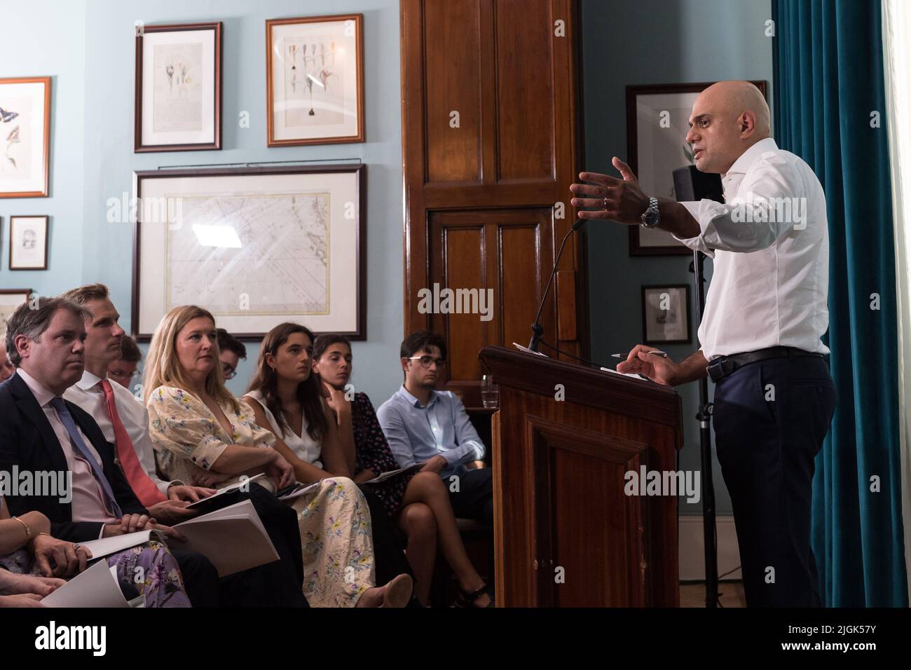 London, Großbritannien. 11.. Juli 2022. Der hoffnungsvolle Abgeordnete der konservativen Parteiführung Sajid Javid spricht während des Startes seiner Kampagne in Westminster. Der detaillierte Zeitplan für den Wettbewerb, um Boris Johnsons Nachfolger nach seinem Rücktritt als Vorsitzender der Konservativen Partei zu finden, wird nach der Wahl eines neuen Ausschussvorsitzenden des 1922 am Montagabend festgelegt. Quelle: Wiktor Szymanowicz/Alamy Live News Stockfoto