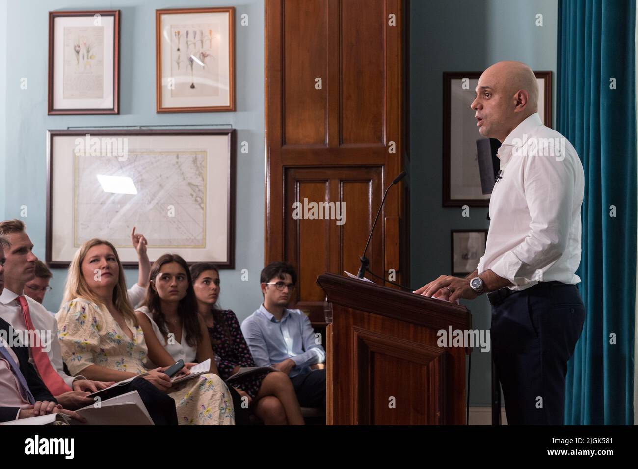 London, Großbritannien. 11.. Juli 2022. Der hoffnungsvolle Abgeordnete der konservativen Parteiführung Sajid Javid spricht während des Startes seiner Kampagne in Westminster. Der detaillierte Zeitplan für den Wettbewerb, um Boris Johnsons Nachfolger nach seinem Rücktritt als Vorsitzender der Konservativen Partei zu finden, wird nach der Wahl eines neuen Ausschussvorsitzenden des 1922 am Montagabend festgelegt. Quelle: Wiktor Szymanowicz/Alamy Live News Stockfoto