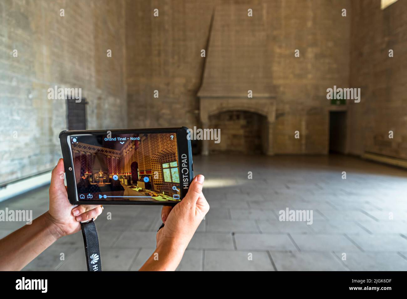 Das Histopad ermöglicht es Ihnen, den Papstpalast in Avignon in seinem vermeintlichen Originalzustand zu sehen Stockfoto
