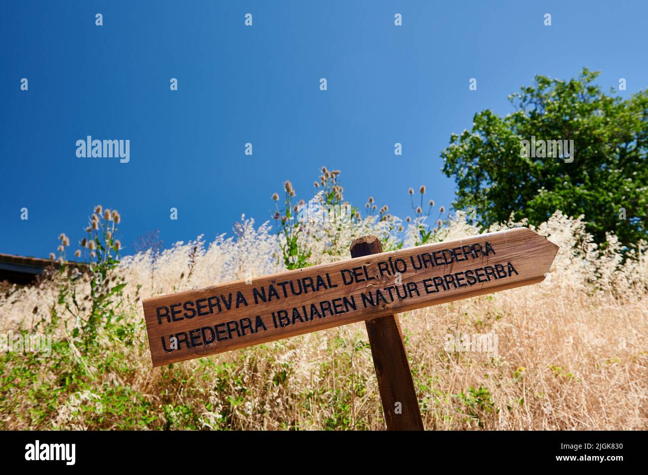 Signalpost des Naturreservats Urederra, Baquedano, Navarra, Spanien, Europa Stockfoto