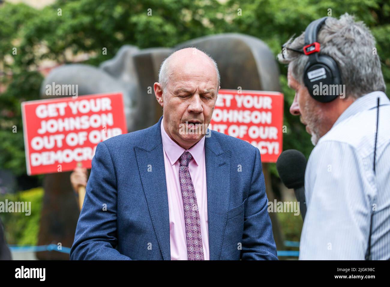 London, Großbritannien. 07.. Juli 2022. Damian Green, konservativer Abgeordneter für Ashford, spricht mit einem Reporter über die Rücktrittserklärung des britischen Premierministers Boris Johnson. (Foto von Steve Taylor/SOPA Images/Sipa USA) Quelle: SIPA USA/Alamy Live News Stockfoto