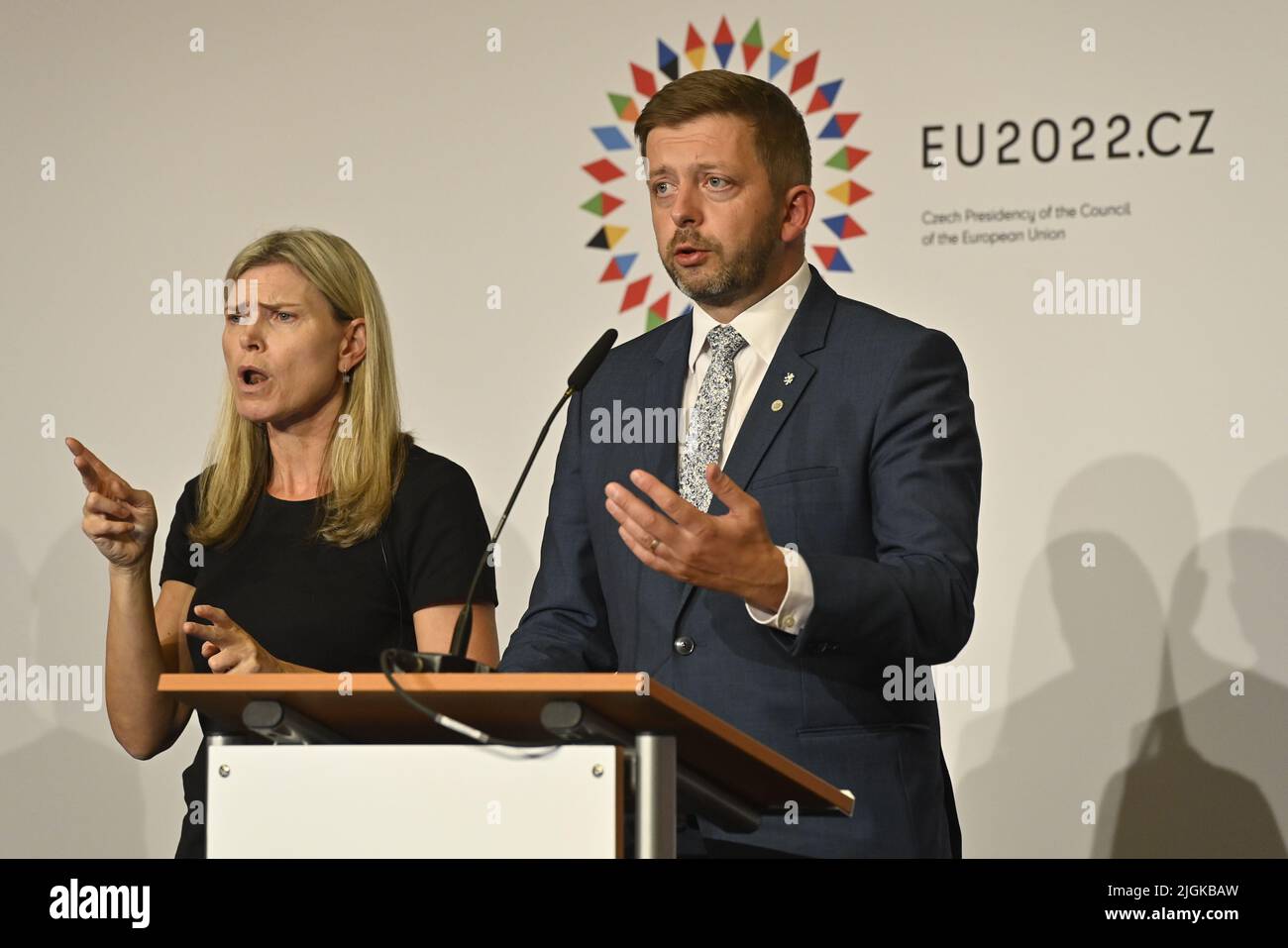 Prag, Tschechische Republik. 11.. Juli 2022. Der tschechische Innenminister Vit Rakusan spricht während der Pressekonferenz nach dem informellen Treffen der europäischen Justiz- und Innenminister, das im Rahmen der tschechischen EU-Präsidentschaft am 11. Juli 2022 in Prag, Tschechische Republik, stattfand. Quelle: VIT Simanek/CTK Photo/Alamy Live News Stockfoto