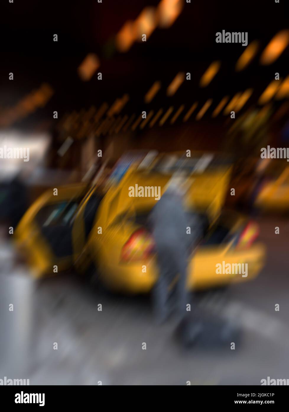 Manhattan - verschwommenes Taxi. Objektiv verschwommen Foto Alltag im Straßenleben in New York - Manhattan. Stockfoto