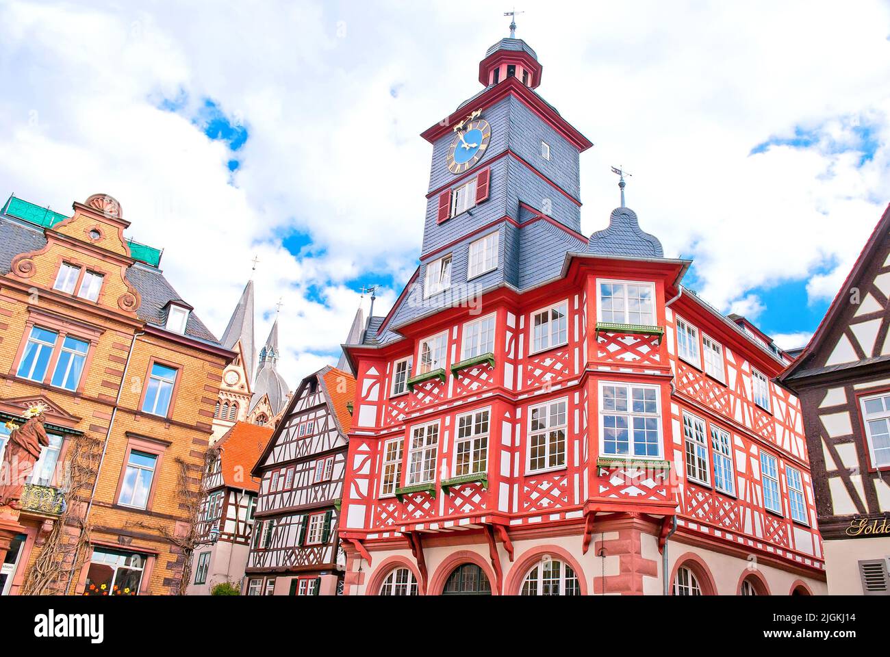 Details des holzgerahmten alten Rathauses von Bensheim im Stadtteil Bergstraße in Südhessen in Deutschland Stockfoto