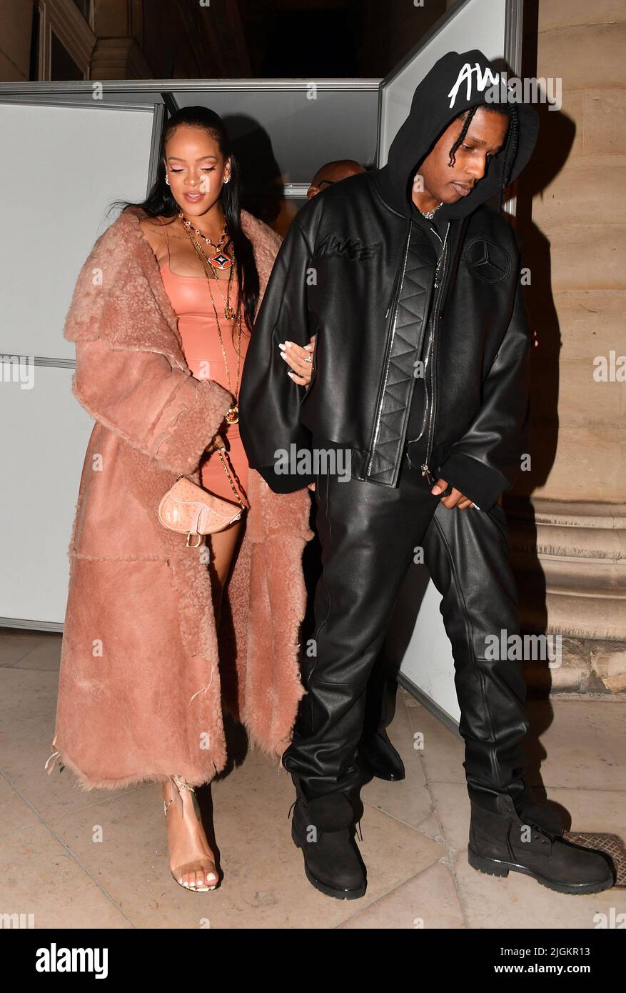 Rihanna und ASAP Rocky nehmen an der Off-White Womenswear Herbst/Winter 2022/2023 Teil Stockfoto