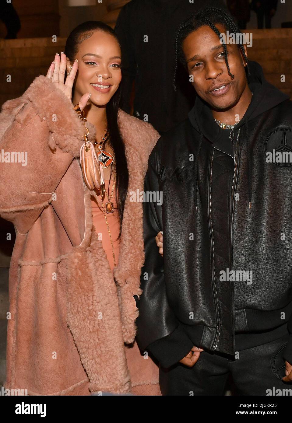 Rihanna und ASAP Rocky nehmen an der Off-White Womenswear Herbst/Winter 2022/2023 Teil Stockfoto