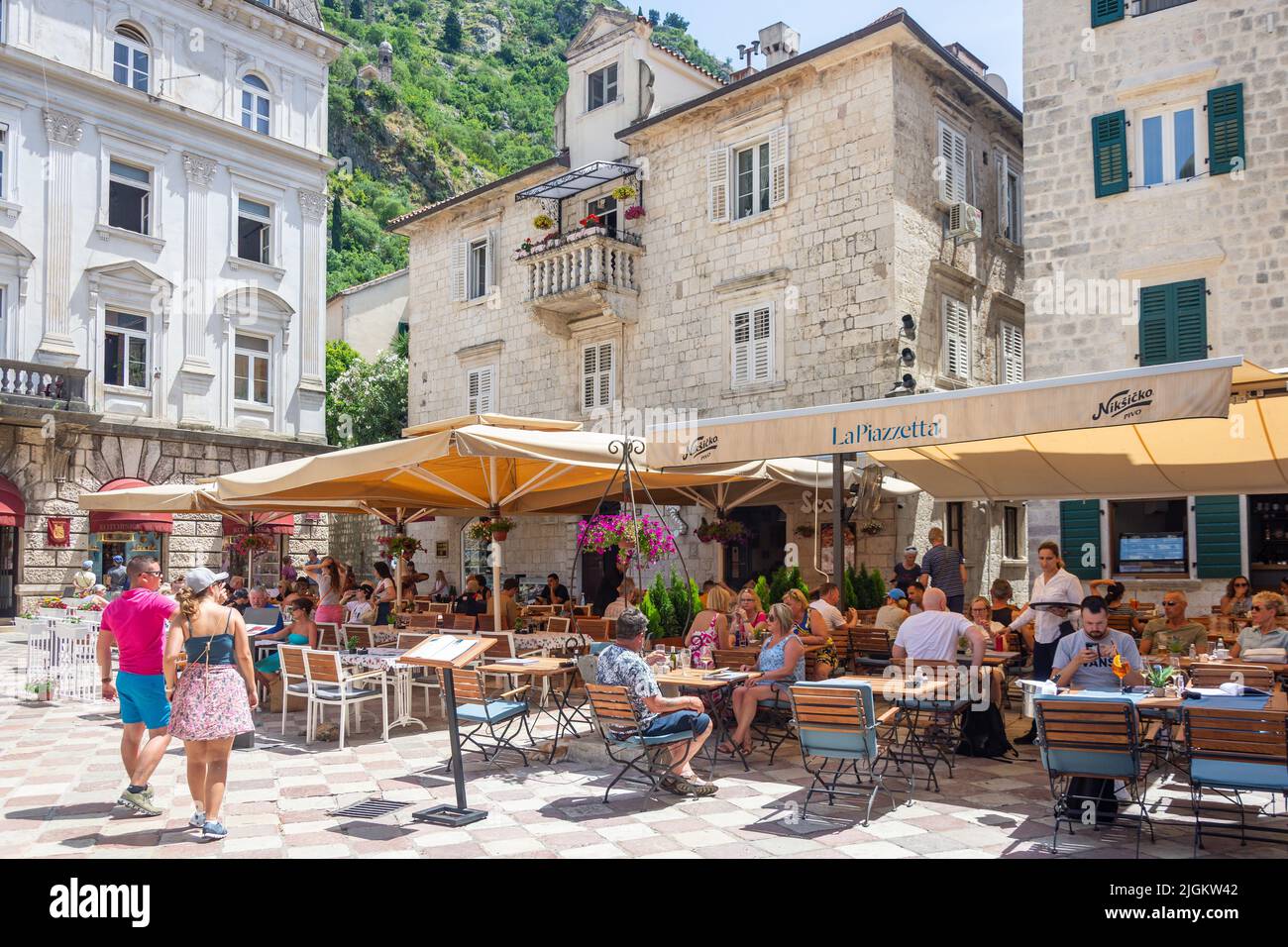 La Piazzetta Restaurant, St. Luca's Square, Altstadt, Kotor, Dalmatien, Montenegro Stockfoto