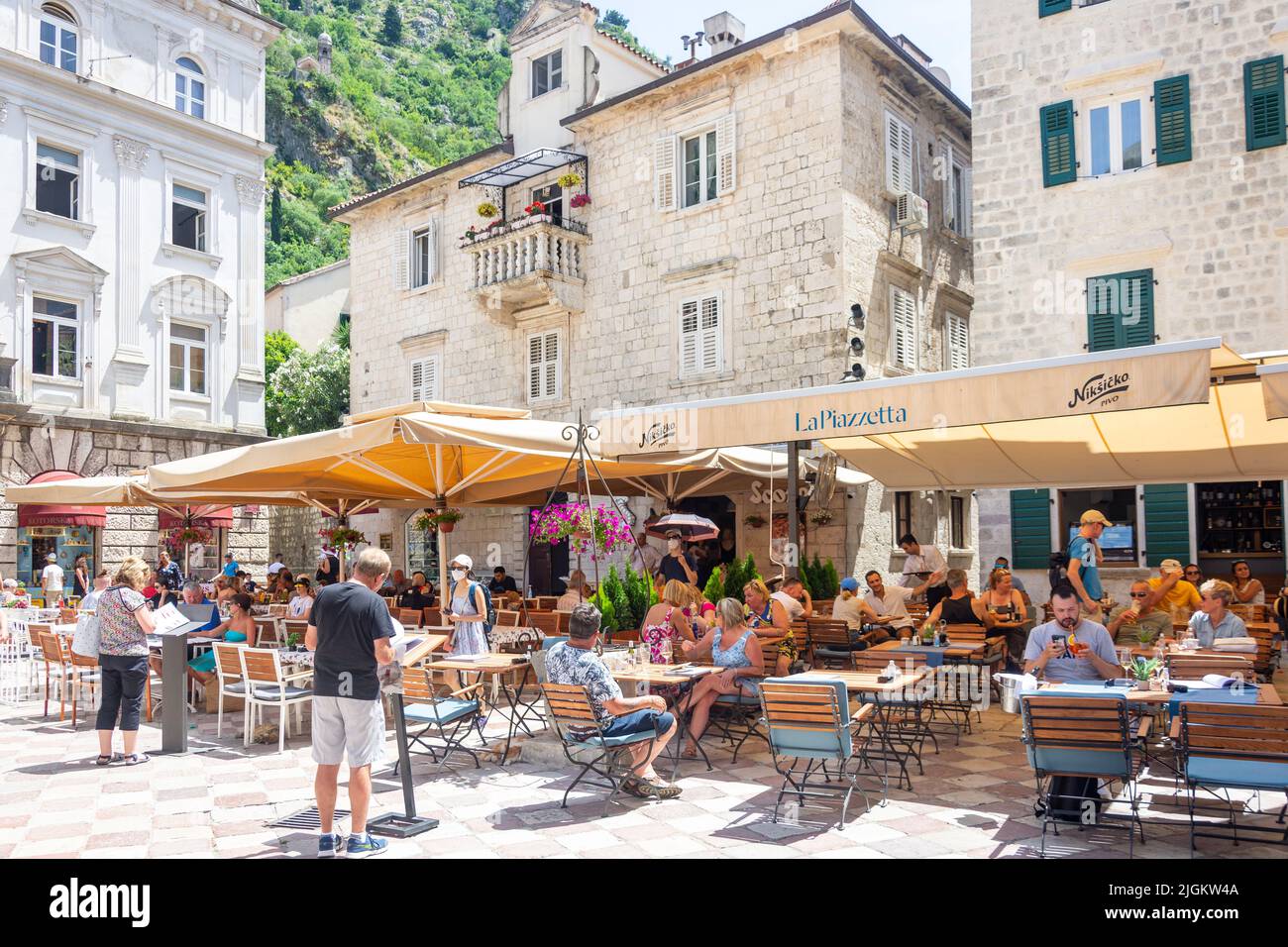 La Piazzetta Restaurant, St. Luca's Square, Altstadt, Kotor, Dalmatien, Montenegro Stockfoto