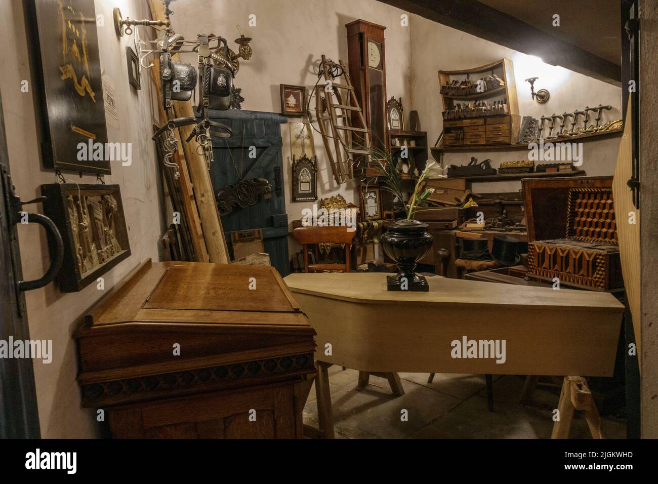 Nachgebildete Ansicht eines viktorianischen Beerdigungsinstitutes im Abbey House Museum, Kirkstall, West Yorkshire, Großbritannien.auf der Ausstellung in Großbritannien. Stockfoto