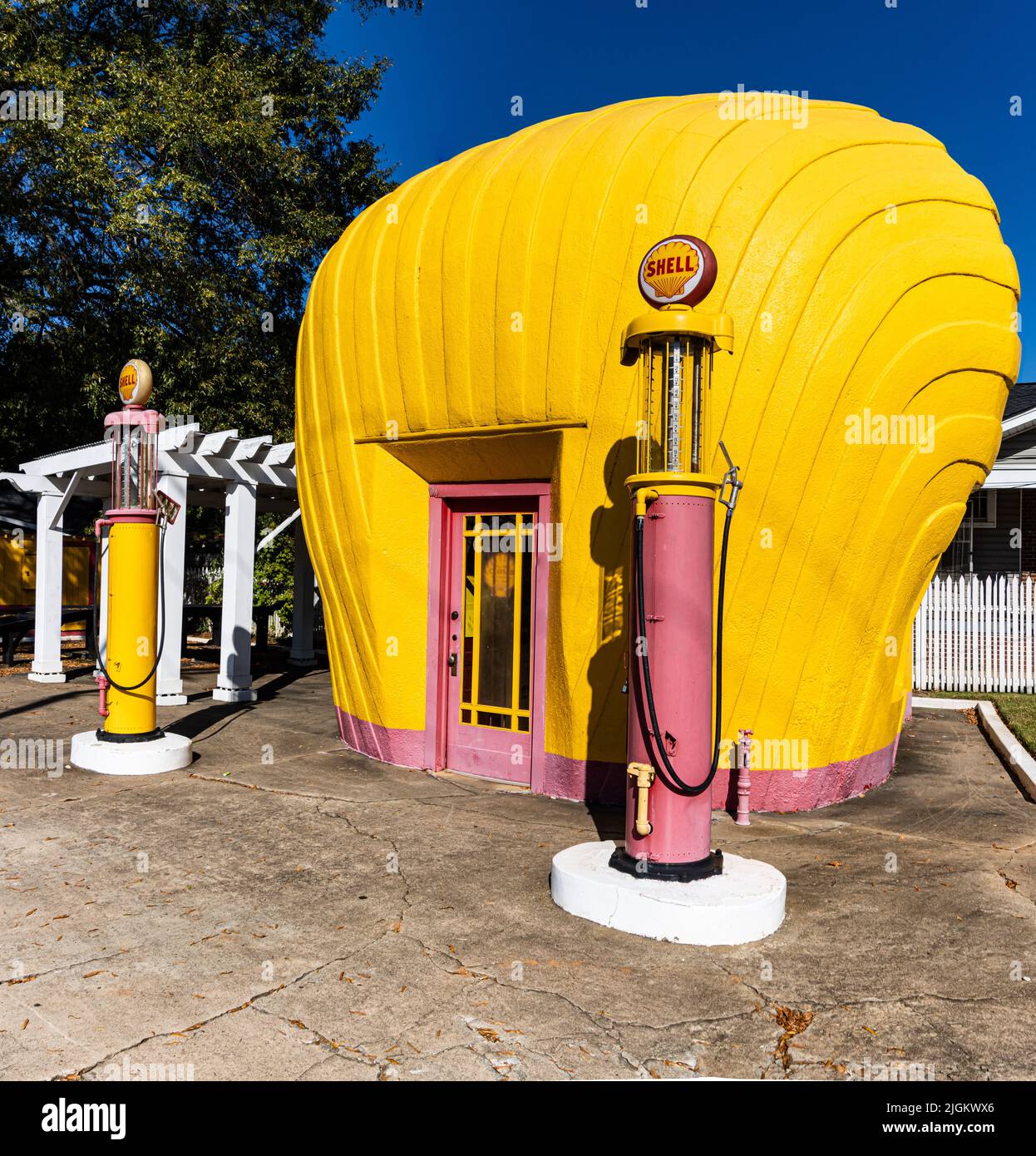 Historische Tankstelle im historischen Viertel Waghton-Belview von Winston-Salem, North Carolina, USA Stockfoto