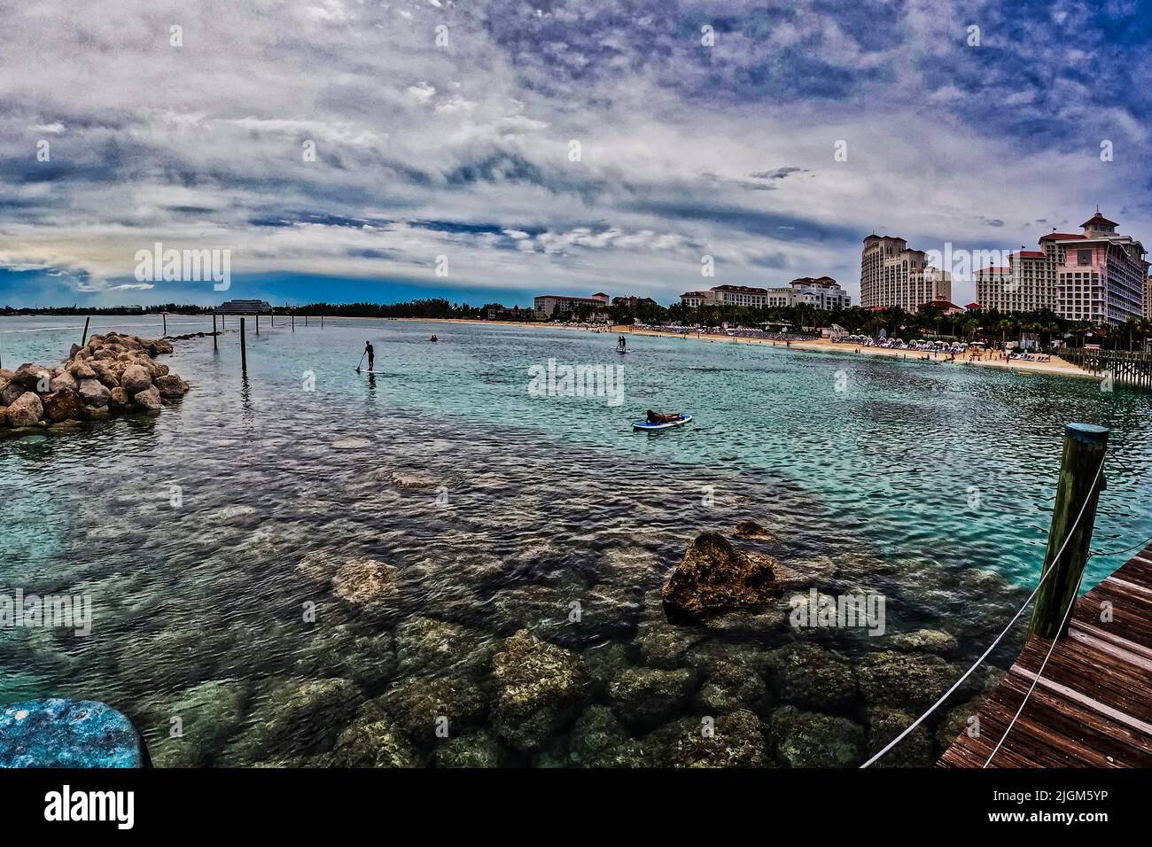 Baha Mar Resort auf den Bahamas von einem Pier aus Stockfoto