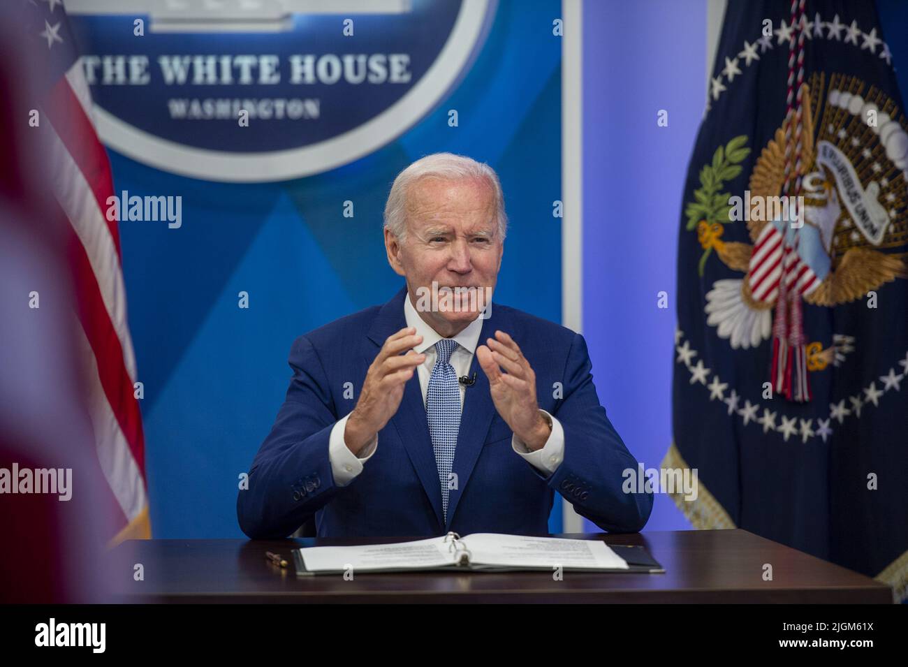 Washington, Usa. 11.. Juli 2022. Präsident Biden spricht während einer Veranstaltung mit Vizepräsidentin Kamala Harris und Vertretern der National Aeronautics and Space Administration (NASA), um die ersten Bilder des Webb-Weltraumteleskops, die Bilder mit der höchsten Auflösung des Infrarotuniversums, die jemals aufgenommen wurden, im South Court Auditorium des Weißen Hauses in Washington, DC am Montag, 11. Juli 2022. Foto von Bonnie Cash/UPI Credit: UPI/Alamy Live News Stockfoto