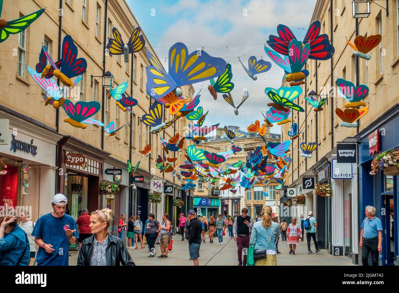 Butterfly Installation, SouthGate, Einkaufszentrum, Bath, Somerset, England, Es ist die Heimat von über fünfzig Geschäften, zehn Restaurants Stockfoto