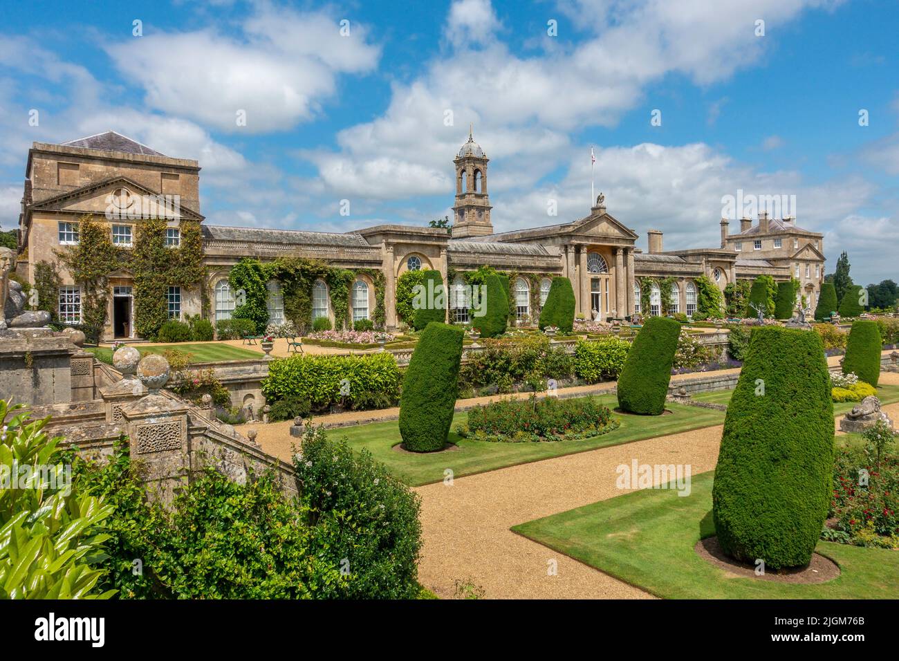 Bowood House, denkmalgeschützte Kategorie I, georgianisches Landhaus, Inneneinrichtung von Robert Adam, Garten von Lancelot 'Capability' Brown, Derry Hill, auf halbem Weg Stockfoto