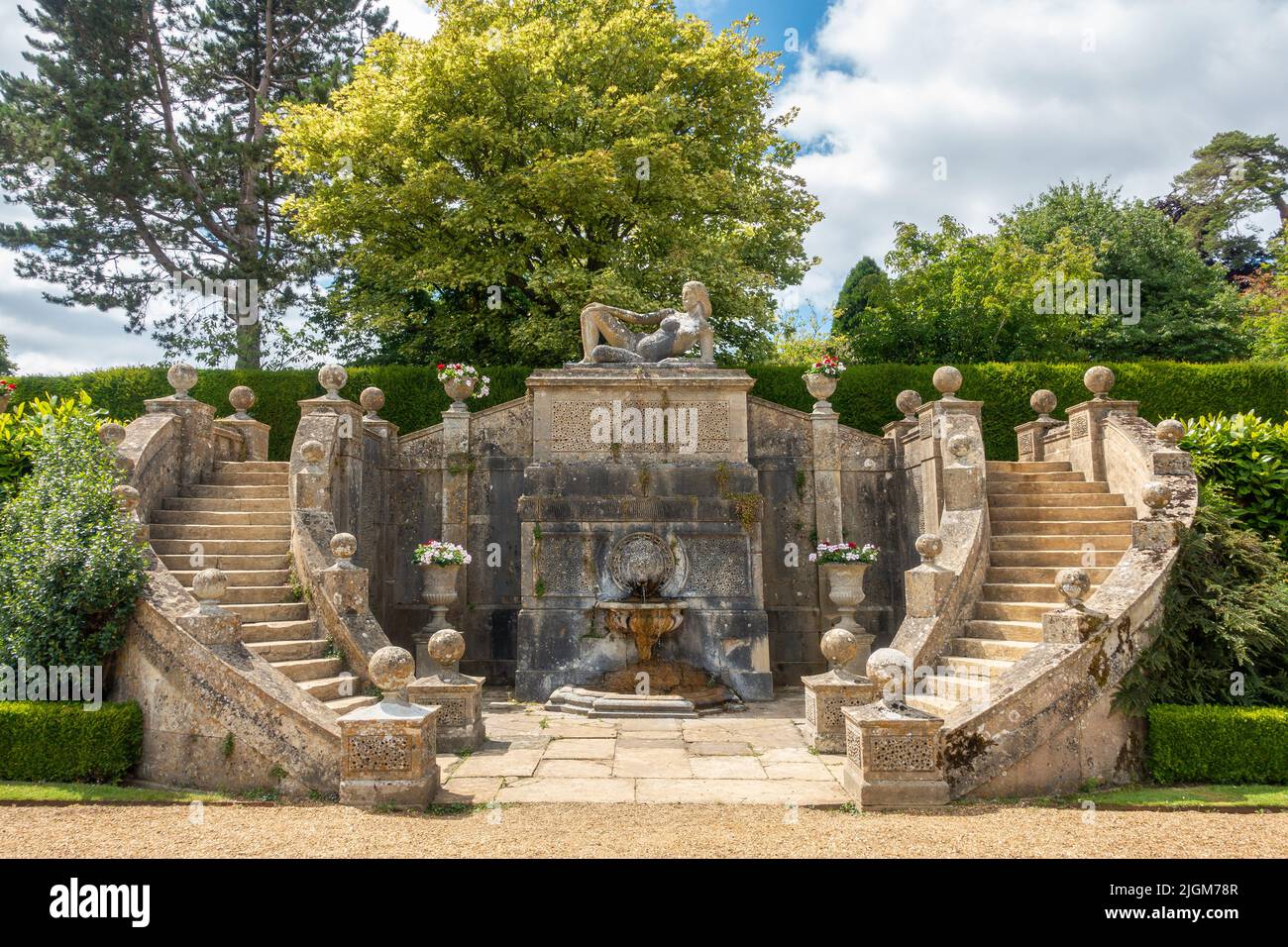Kunstvoll, Treppe, Brunnen, Bowood House, Gärten, Wiltshire, England Stockfoto