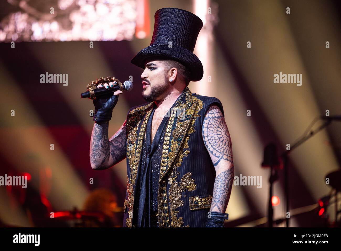 Queen + Adam Lambert leben am 11/07/2022 in der Unipol Arena in Bologna, Italien Stockfoto