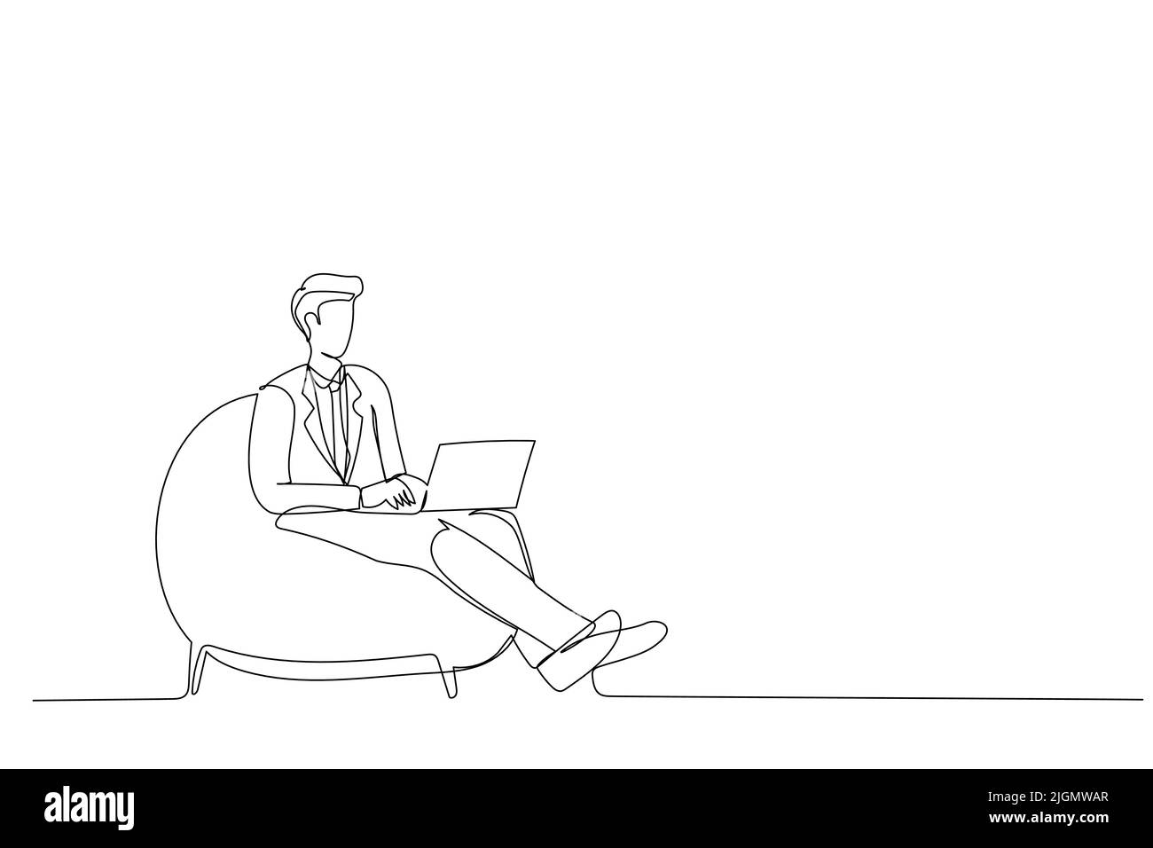 Karikatur eines Mannes, der in einem Taschenstuhl sitzt und E-Mail schreibt, im Heimbüro, auf dem Platz zum Kopieren. Vektor-Design mit einer durchgehenden Linie Stock Vektor