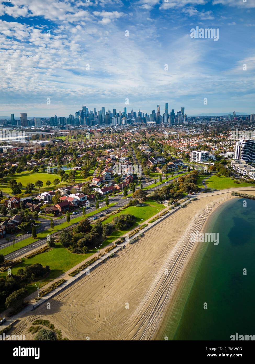 Luftaufnahme des Geschäftsviertels von Melbourne und des Küstenvororts Stockfoto