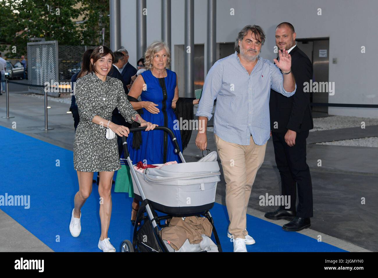 Rom, Italien. 11.. Juli 2022. Lorenza Baroncelli (links), Giovanna Melandri (Mitte) und Pierluigi Pardo (rechts) besuchen den blu-Teppich des Films Italia 1982 Una storia azzurra im Maxxi Museum. (Foto: Mario Cartelli/SOPA Images/Sipa USA) Quelle: SIPA USA/Alamy Live News Stockfoto