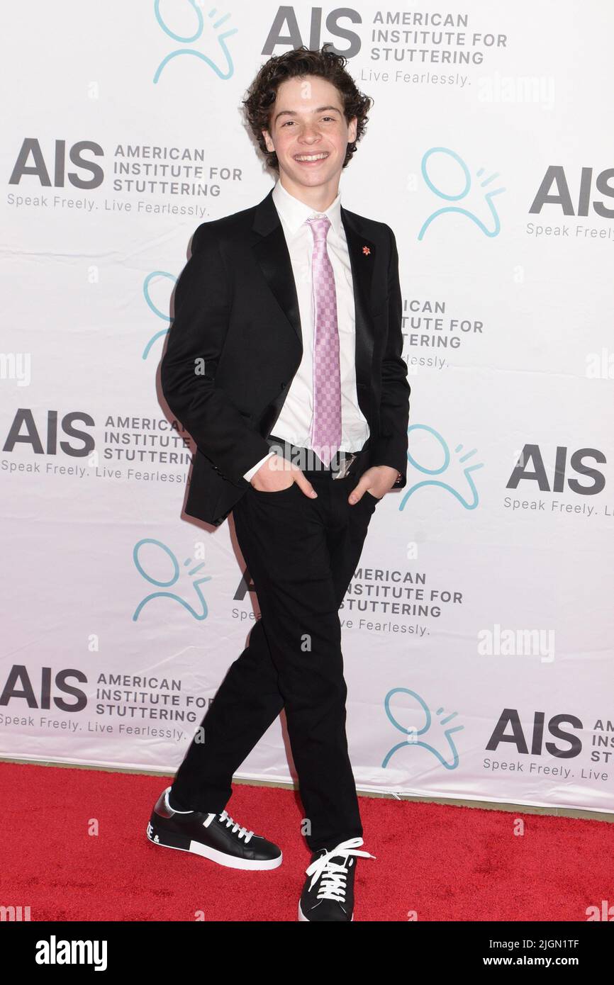 New York, NY, USA. 11.. Juli 2022. Eli Golden bei der Ankunft des American Institute for Stottering 2022 Freeing Voices, Changing Lives Gala, Guastavino's, New York, NY 11. Juli, 2022. Kredit: Quoin Pics/Everett Collection/Alamy Live News Stockfoto