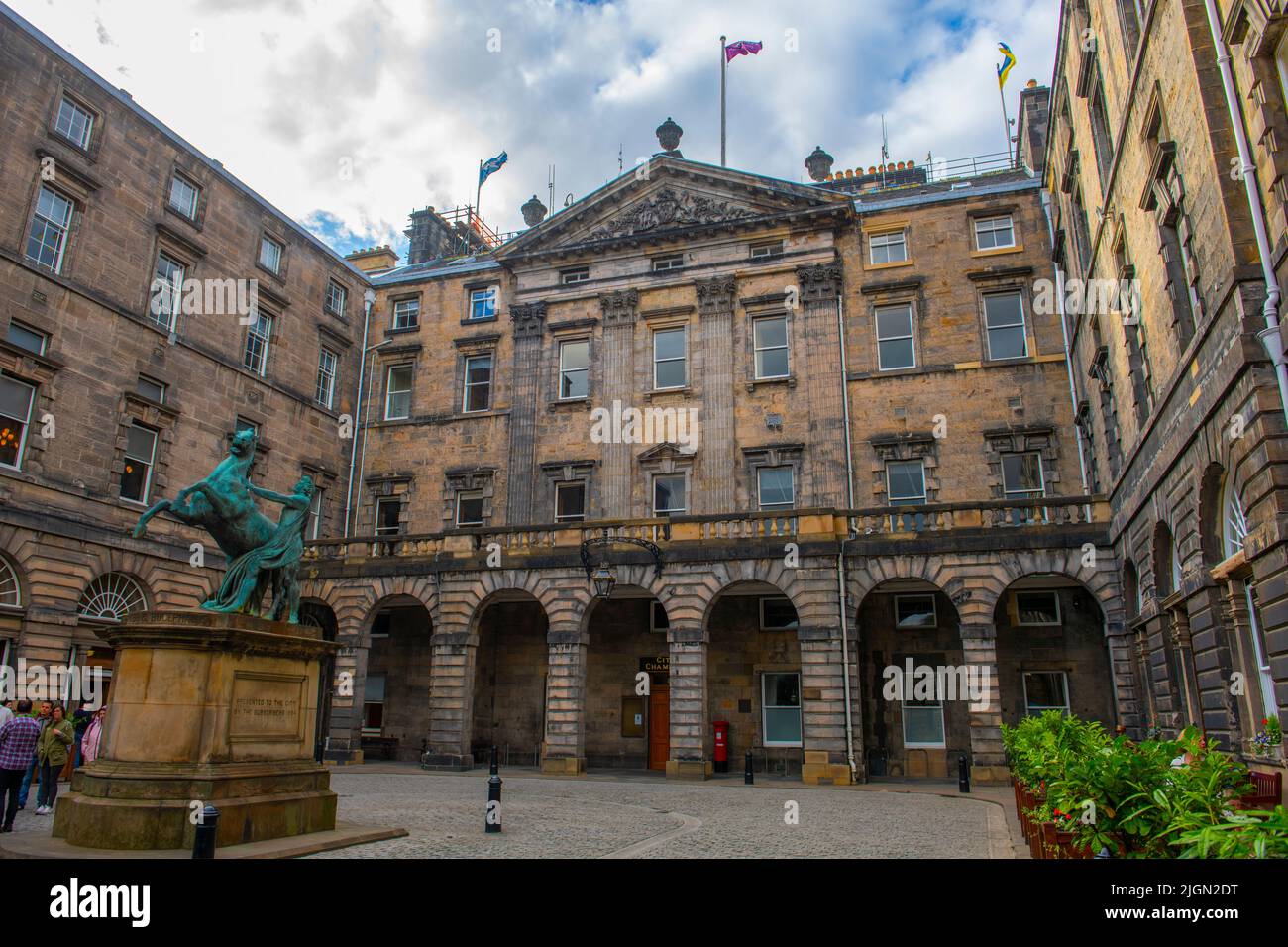 Edinburgh City Hall at 253 High Street on Royal Mile in Old Town Edinburgh, Scotland, UK. Die Altstadt von Edinburgh ist seit 199 UNESCO-Weltkulturerbe Stockfoto