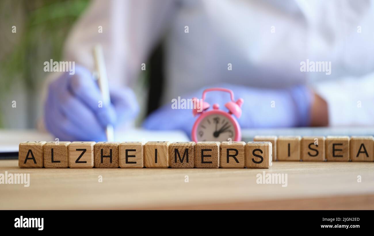 Alzheimer Wort gesammelt mit Holzklötzen in Reihe Stockfoto