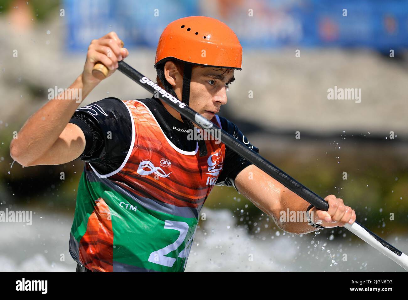 Ivrea, Italien 09. Juli 2022 2022 ICF Junior und U23 Kanuslalom-Weltmeisterschaften in Ivrea, Italien, nahmen die besten U23 Kanuslalom-Paddler der Welt an Stockfoto