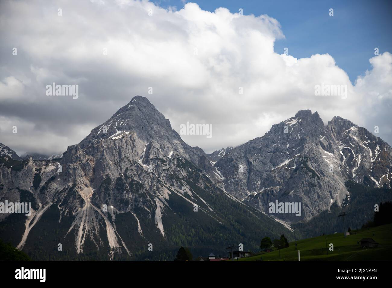 Deutschlands höchster Berg, die Zugspitze und ihr Rücken, die Nordkalkalkalpen Stockfoto