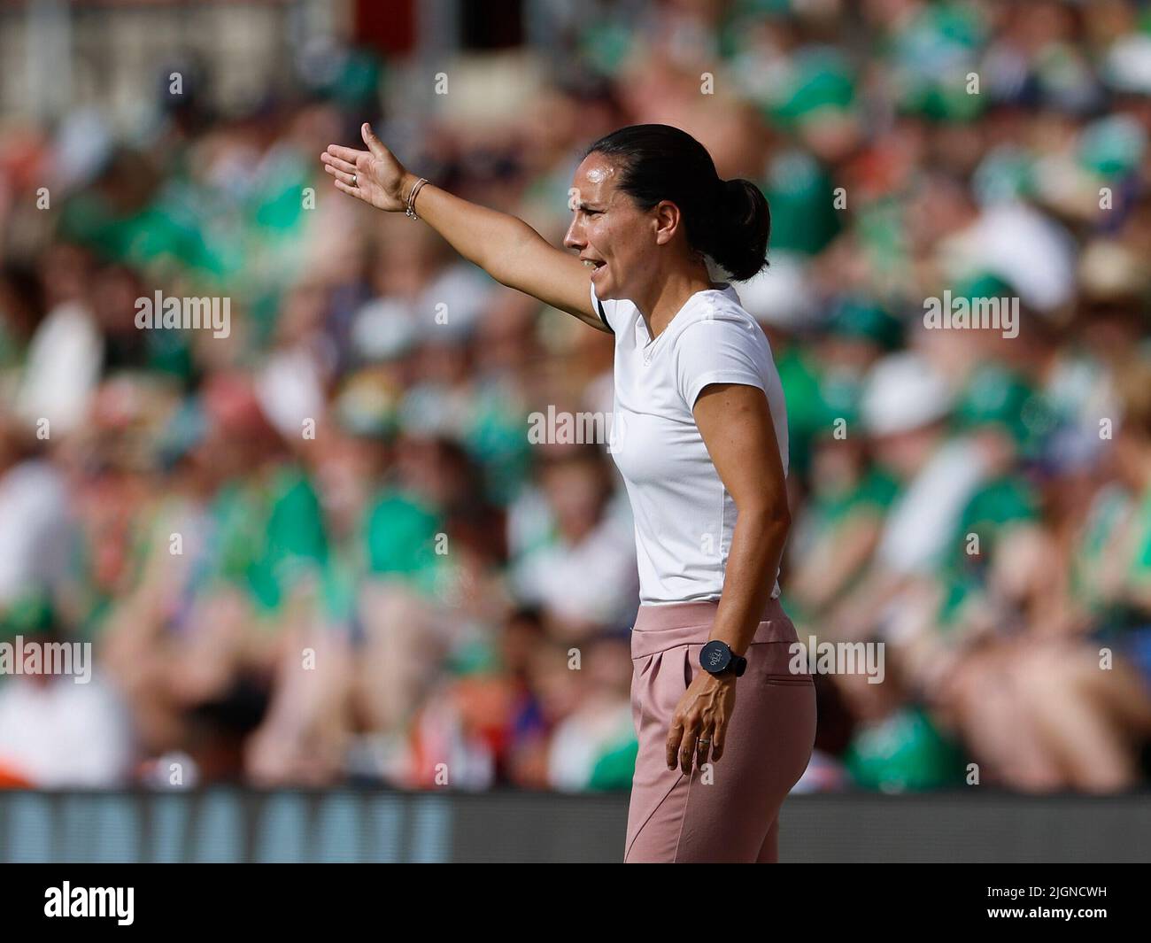 Rotherham, Großbritannien. 11.. Juli 2022. 11.07.2022, Fussball, UEFA Womens EURO 2022, Österreich - Nordirland, GB, Southampton, St Marys Stadium Bild: v. li. Headcoach of Austria Irene Fuhrmann Quelle: dpa/Alamy Live News Stockfoto