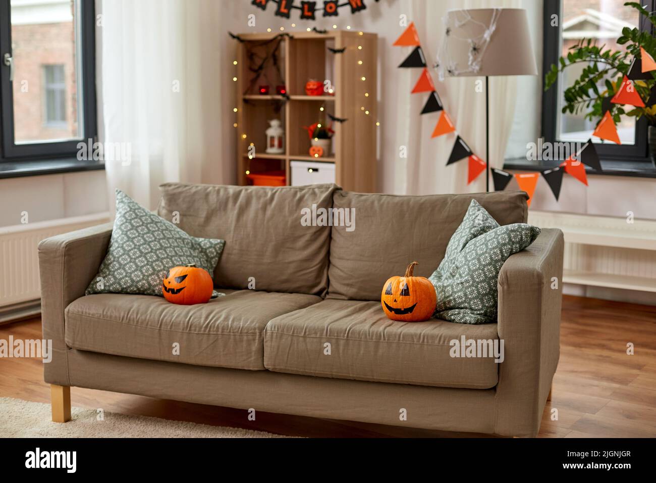 jack-o-Laternen und halloween-Dekorationen zu Hause Stockfoto