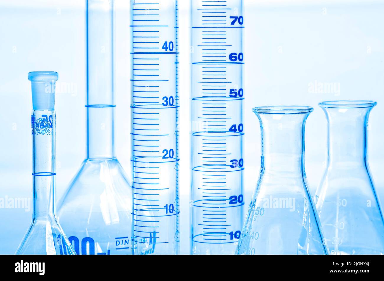 Symbol Foto Wissenschaft mit Reagenzgläsern und Glasflaschen Stockfoto