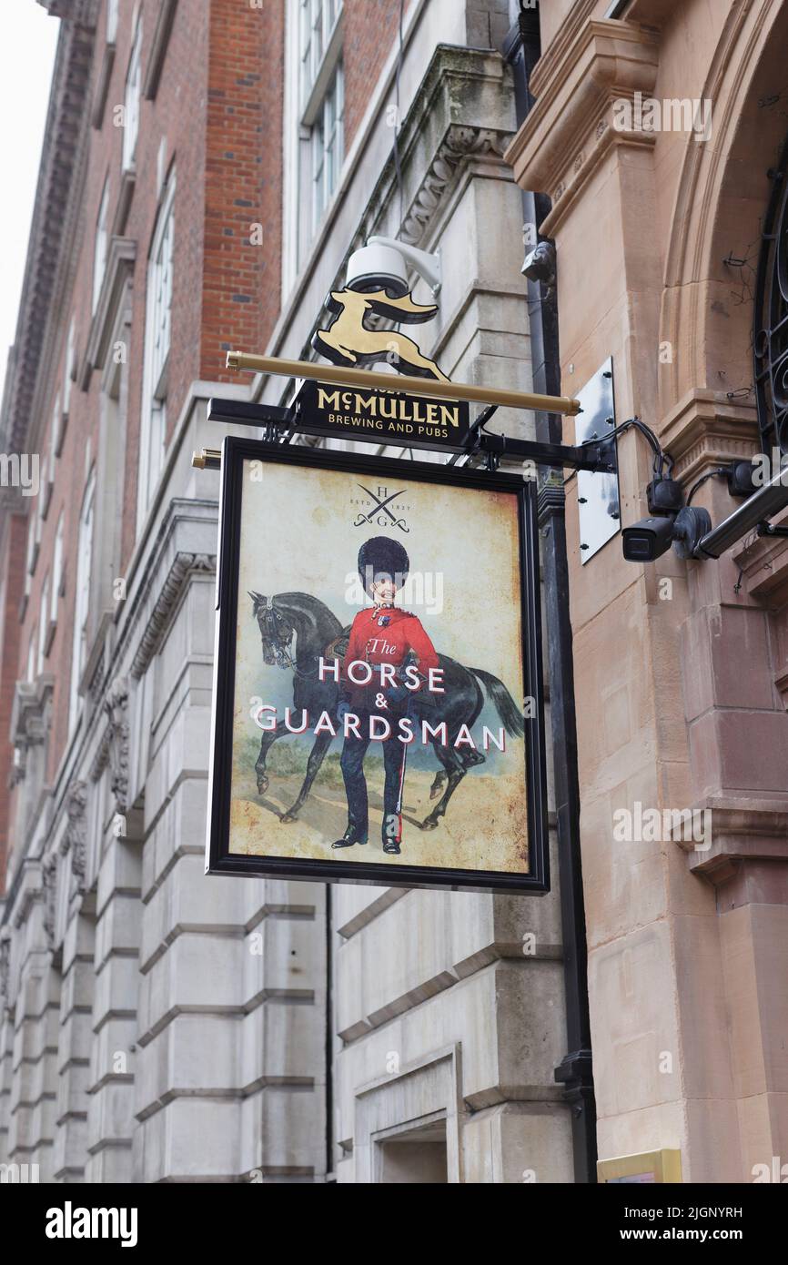 Das Pferd und Wächter Pub Schild, London, England Stockfoto