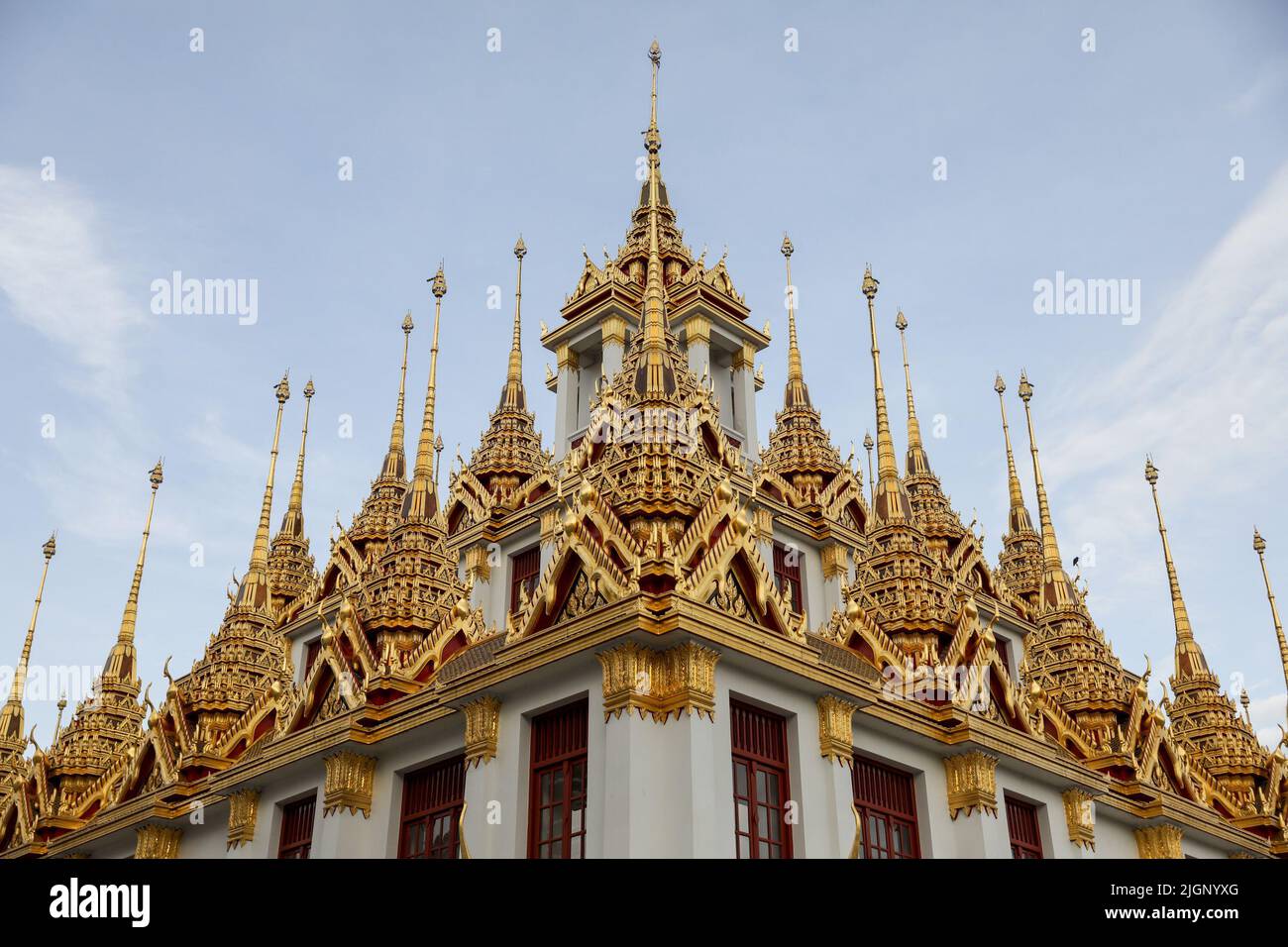 Ein Tempel im Großen Palast in Bangkok. Thailand setzt trotz einer globalen Pandemie und neuer Wellen von Coronavirus-Fällen die Beschränkungen fort, um seinen Tourismus zu fördern. Thailand. Stockfoto