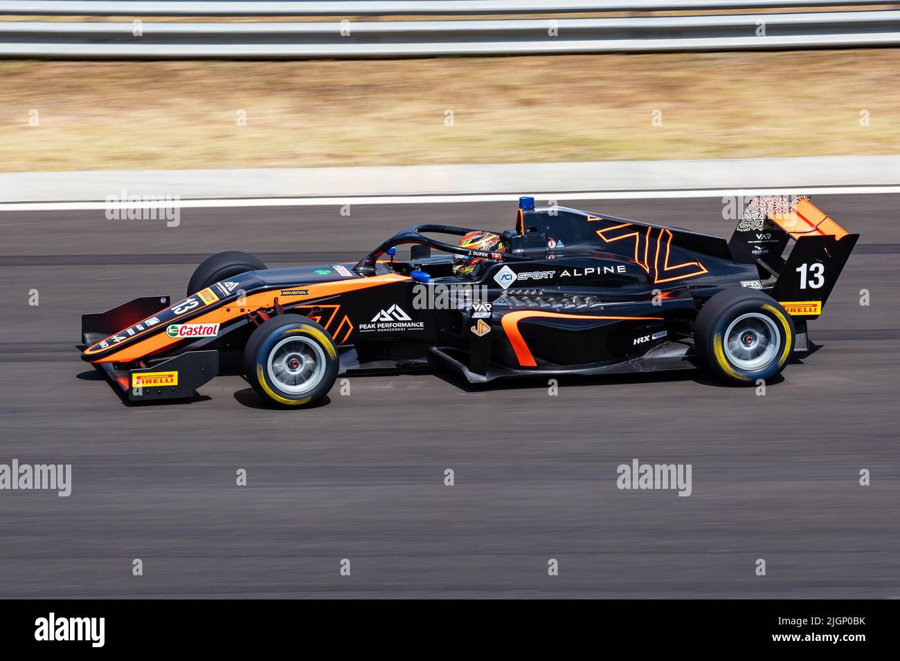 Mogyorod, Ungarn - 9. Juli 2022: Formel Regional. Alpin. Motorsport und Rennen. Sportwagen und Supersportwagen. Grand prix und Rennen. Action-Fotografie. Stockfoto