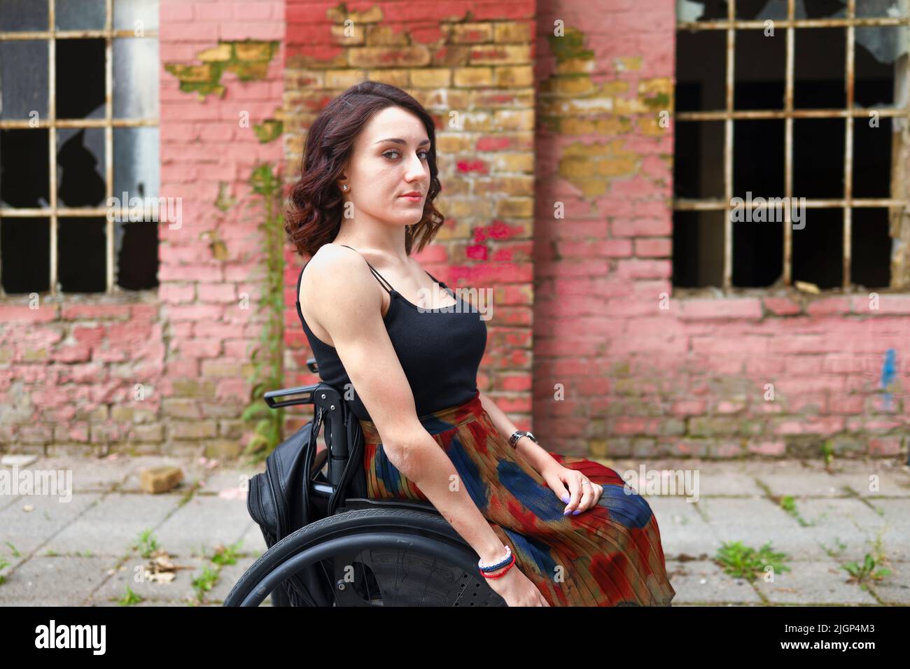 Porträt einer entschlossenen starken Frau mit einer Behinderung Stockfoto