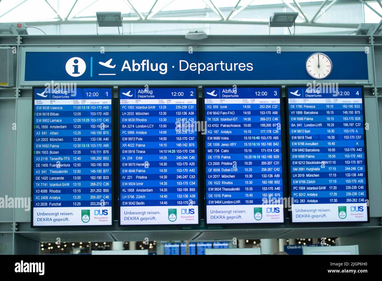 Flughafen Düsseldorf Abflug Terminal C www.alamy.de