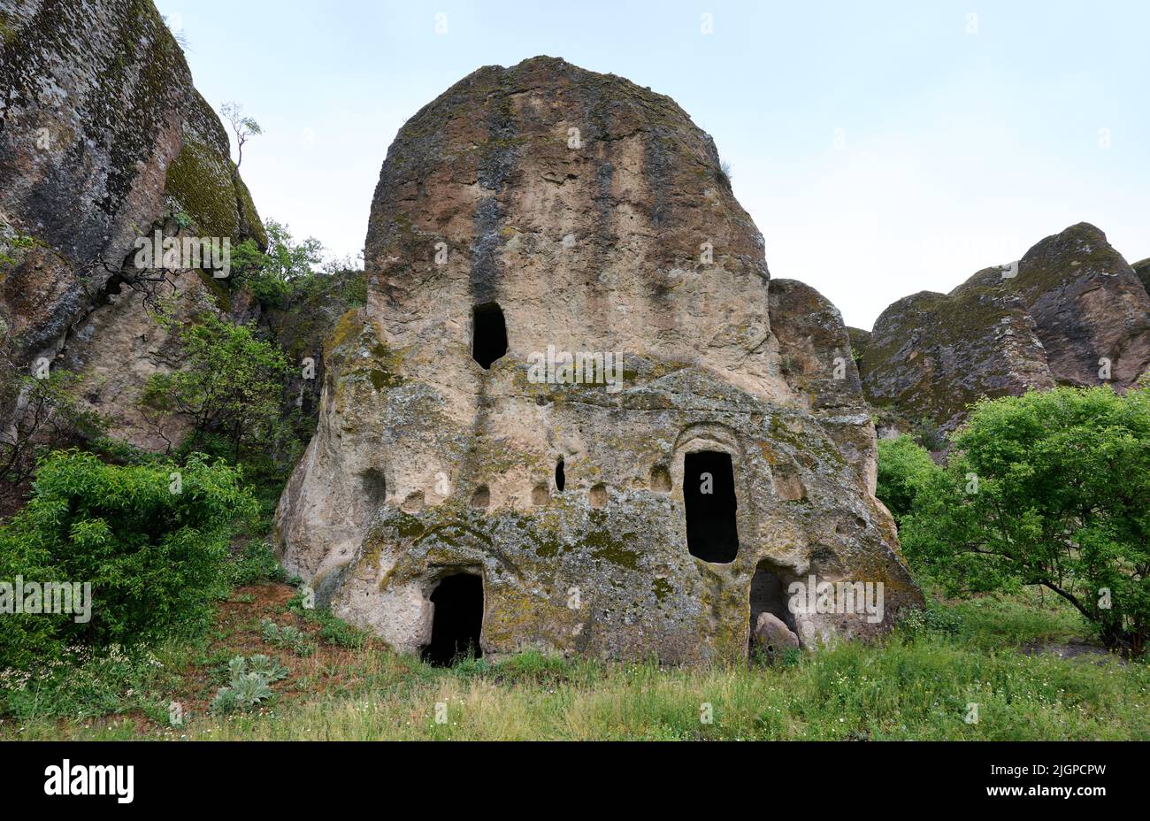 Vulkanische Tuffsteinbildung bei Kilistra (Glystra), St. Paul's Way, Gokyurt, die frühchristliche Höhlenkirchen und vorrömische Höhlenwohnungen verbirgt Stockfoto