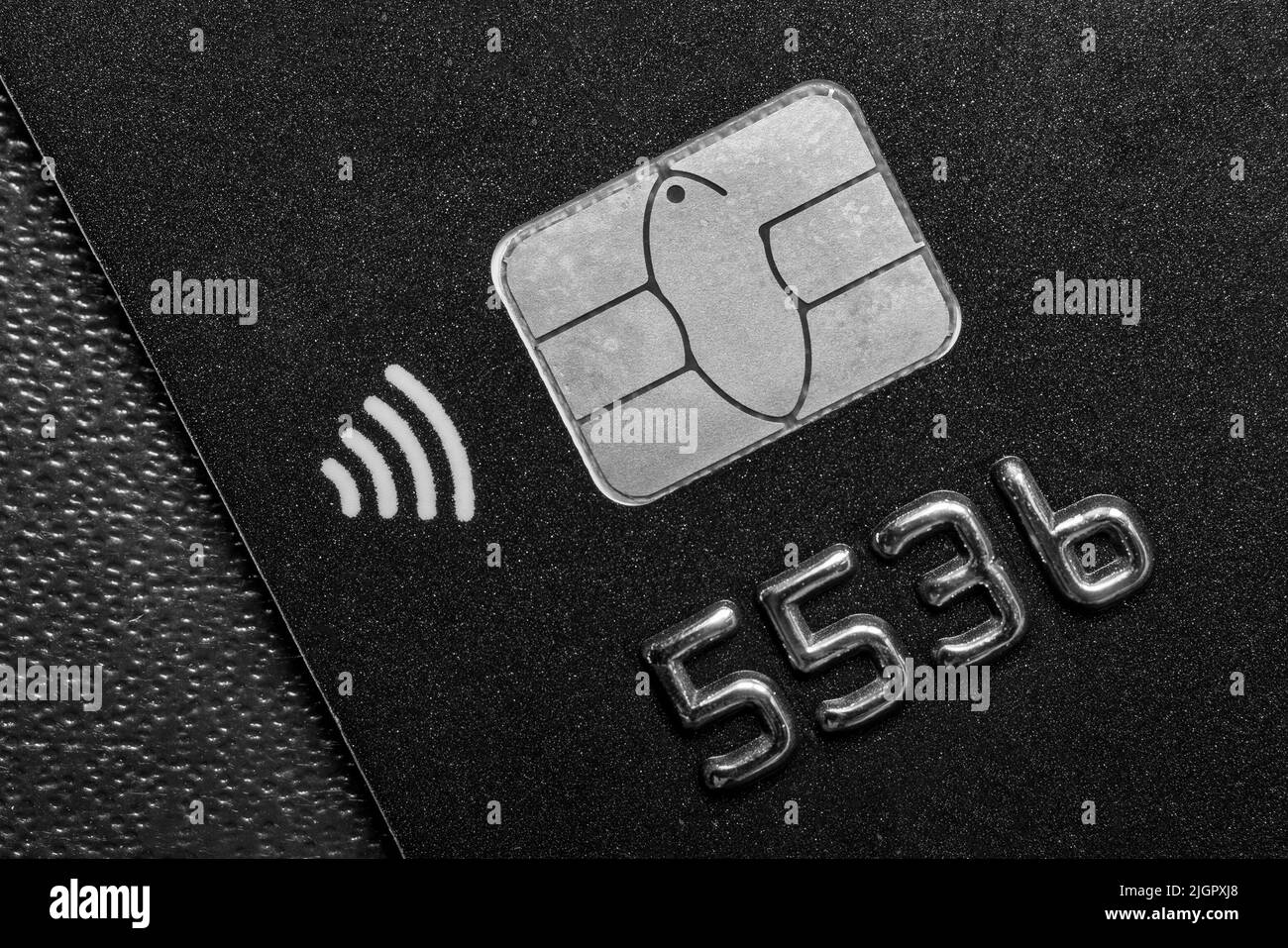 Nahaufnahme einer Debit- oder Kreditkarte mit einem Chip. Stockfoto