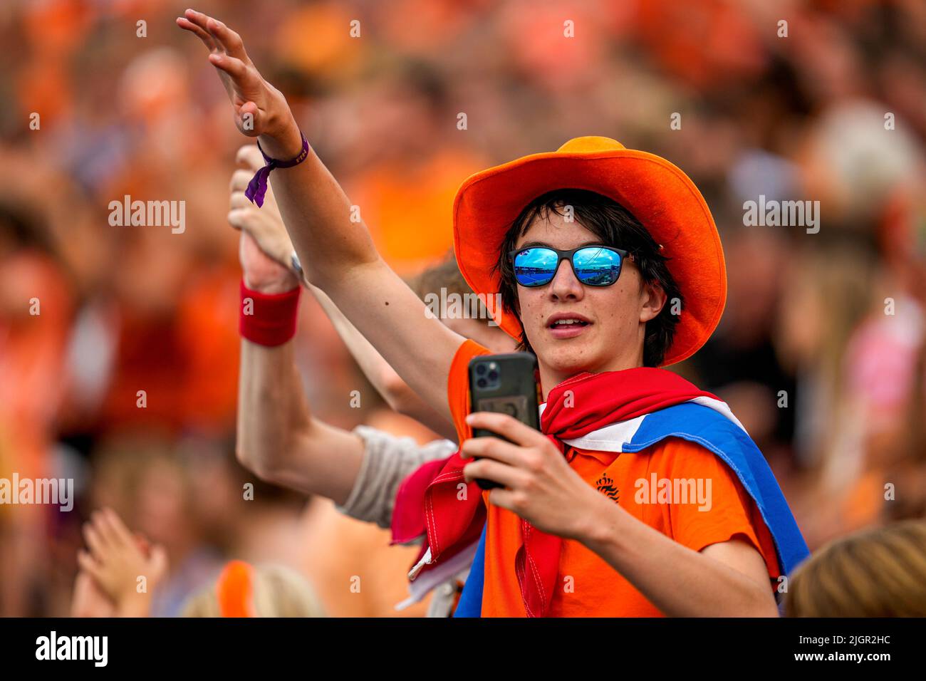 AMSTELVEEN, NIEDERLANDE - JULI 12: Niederländische Unterstützerin vor dem Spiel der FIH Hockey Women's World Cup 2022 zwischen den Niederlanden und Belgien im Wagener Hockey Stadium am 12. Juli 2022 in Amstelveen, Niederlande (Foto von Patrick Goosen/Orange Picles) Stockfoto