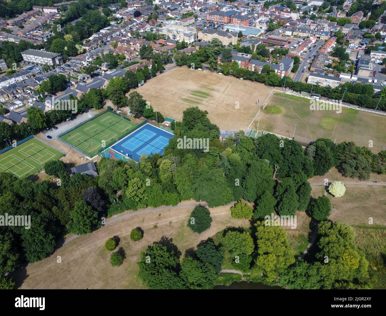 Luftaufnahme von Barcley Park, Fußballfeldern, Tennisplätzen und Hoddesdon Town Stockfoto